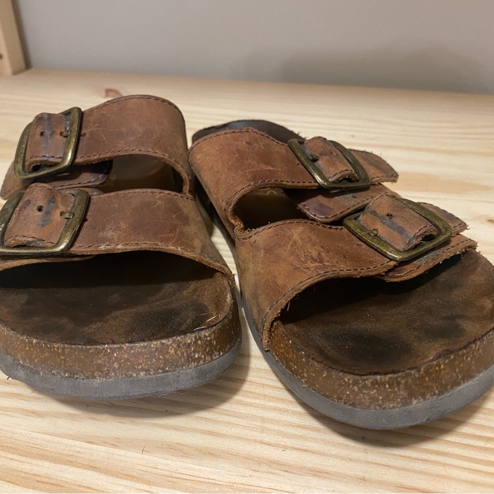 White Mountain brown leather sandals